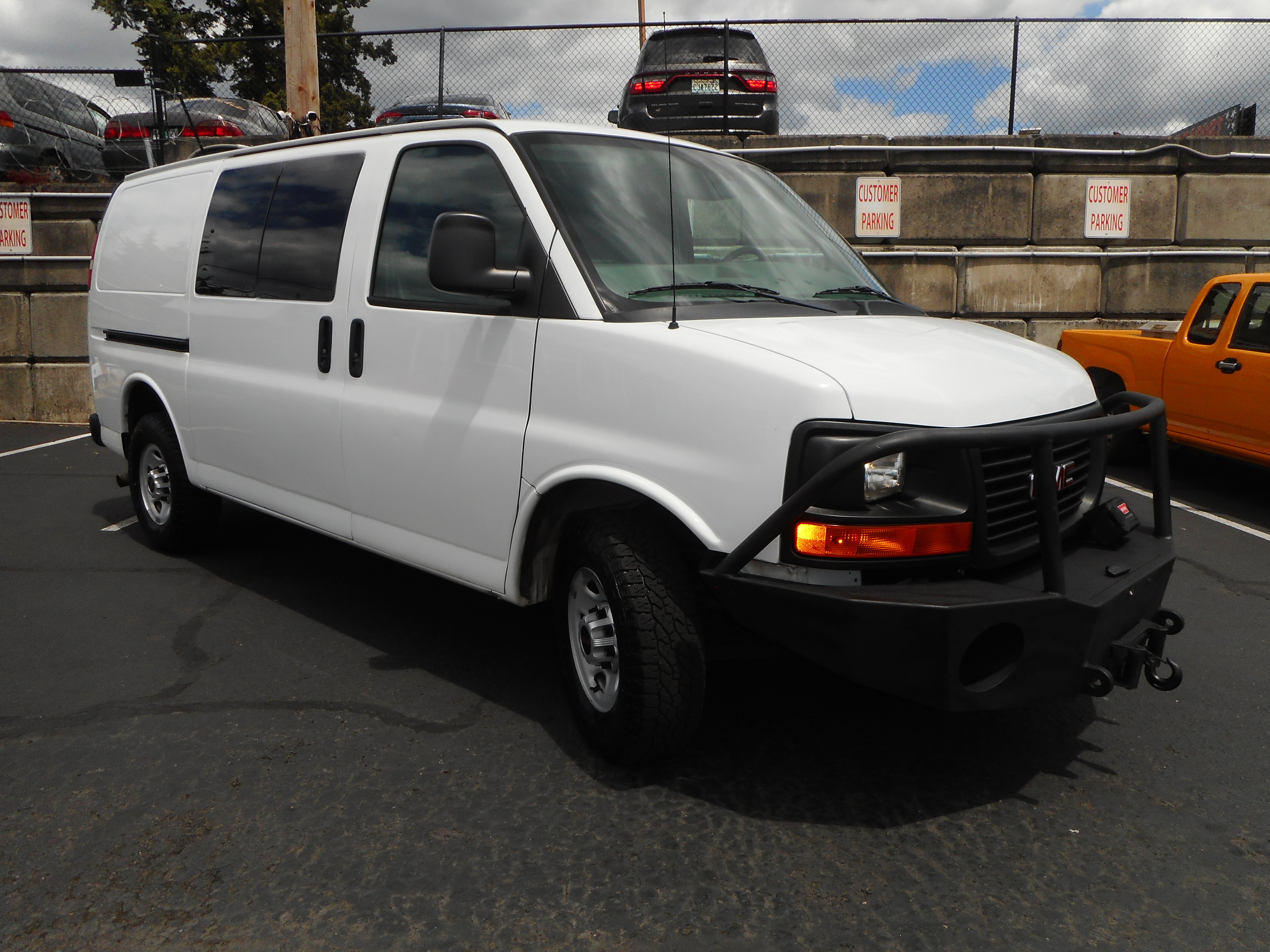 Used 2013 GMC Savana 3500 w/ Power Package RWD image 1