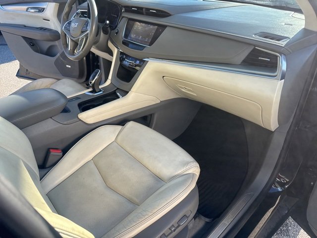 Used 2017 Cadillac XT5 Luxury w/ Driver Awareness Package image 10