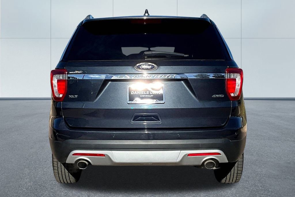 Used 2017 Ford Explorer XLT w/ Equipment Group 201A image 4