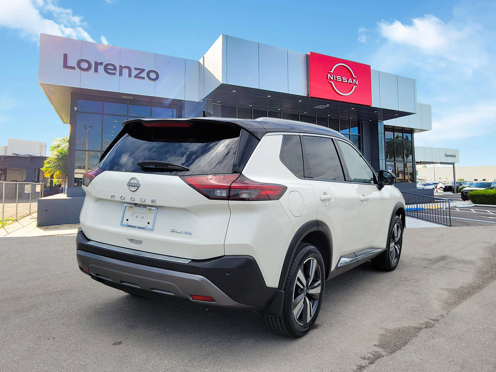 Used 2023 Nissan Rogue SL AWD/4WD image 5