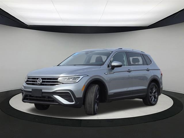 Certified 2023 Volkswagen Tiguan SE w/ Panoramic Sunroof Package AWD/4WD image 3