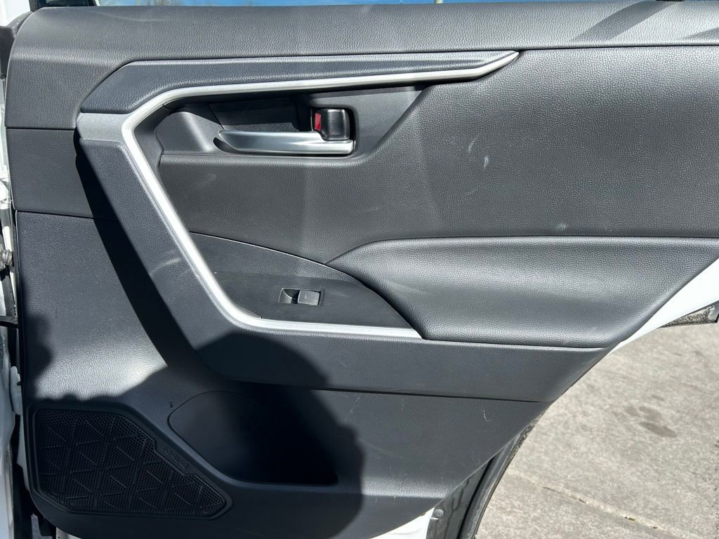 Used 2025 Toyota RAV4 XLE image 30