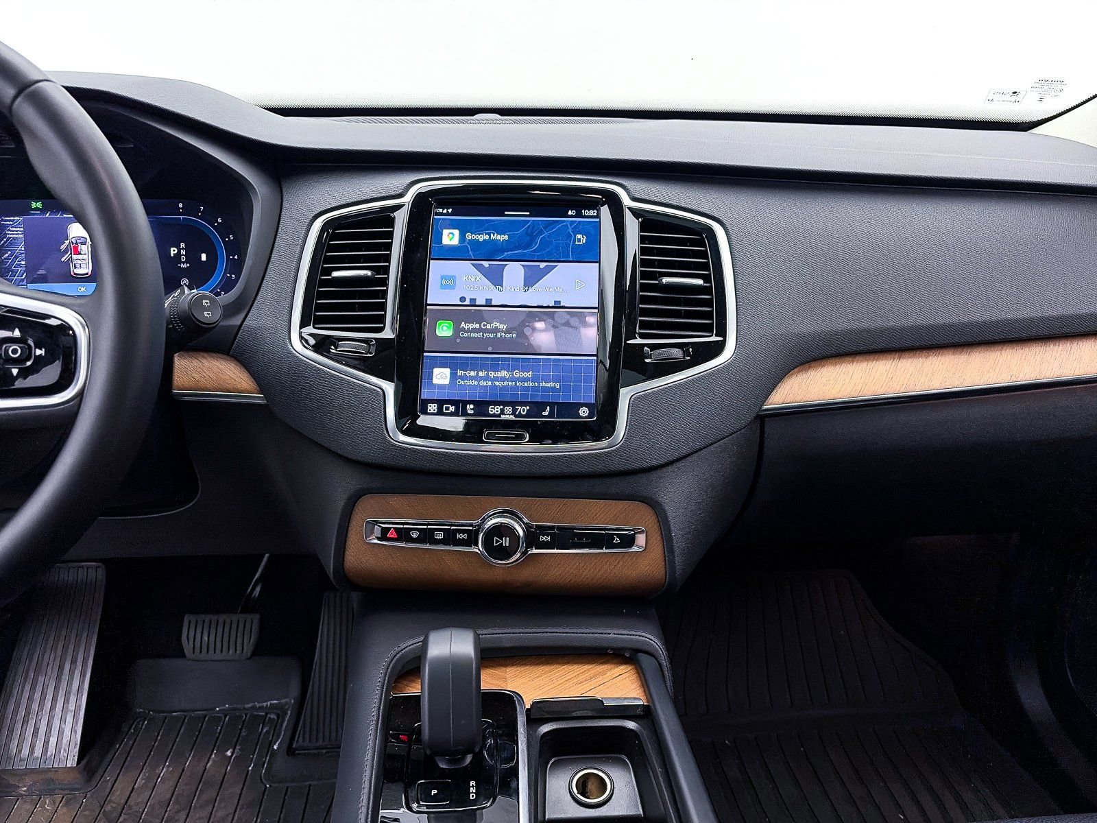 Used 2024 Volvo XC90 B6 Plus w/ Protection Package Premier image 10