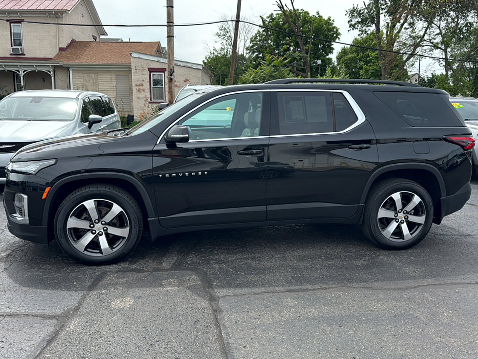 Used 2023 Chevrolet Traverse LT w/ LT Premium Package AWD/4WD image 4