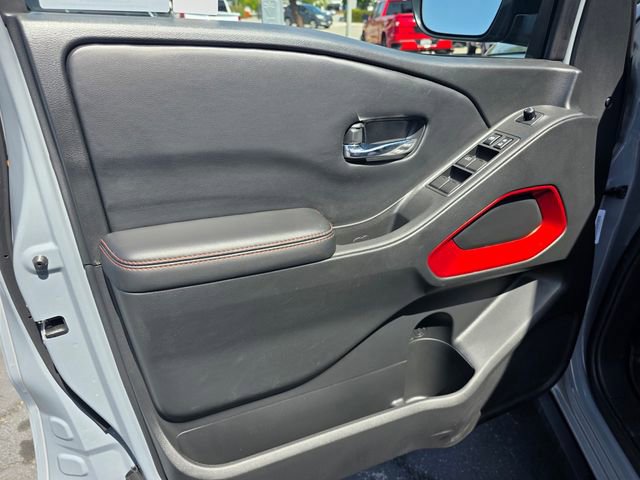 Used 2025 Nissan Frontier PRO-4X image 10