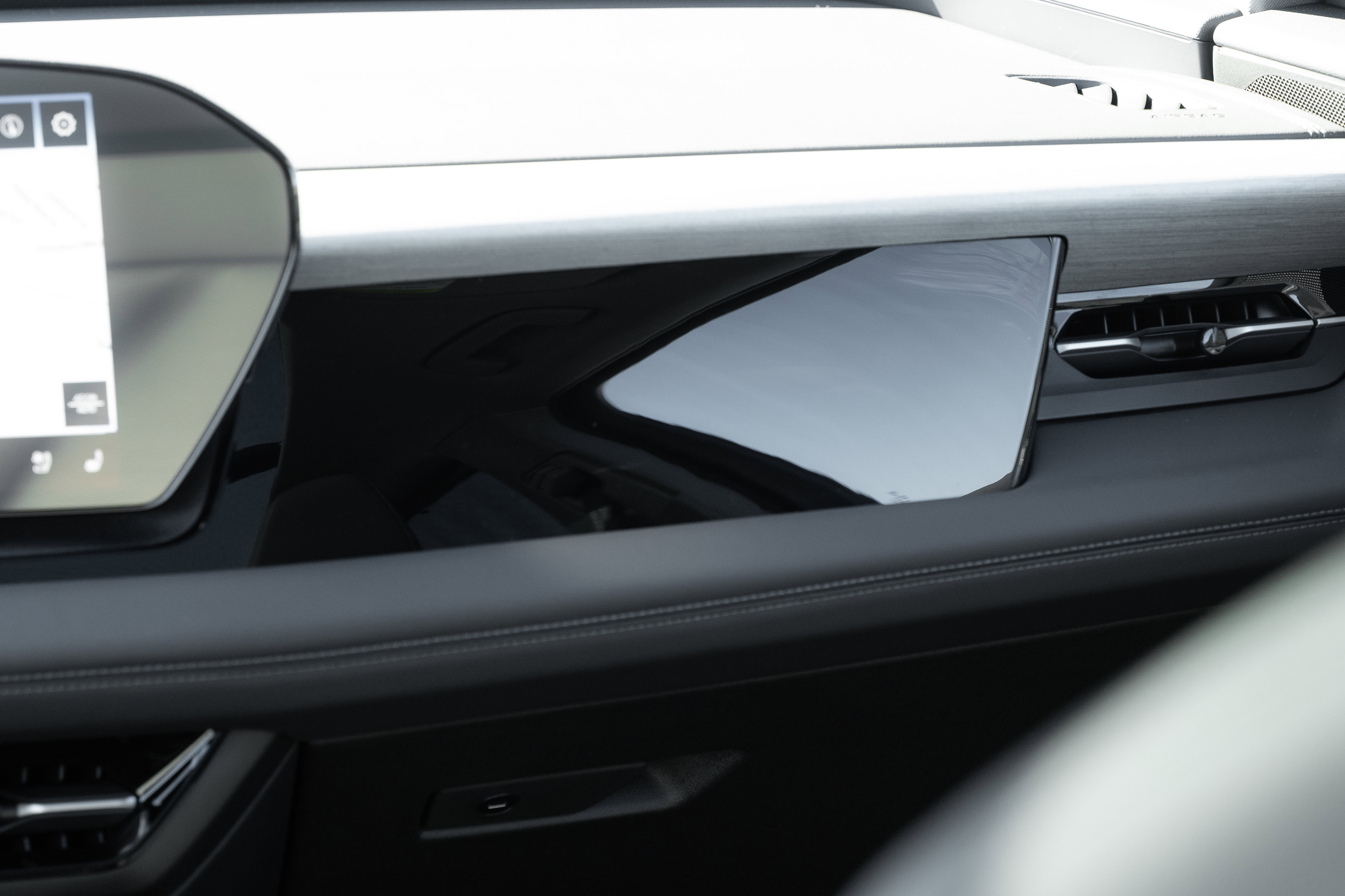 Certified 2025 Audi Q6 e-tron Premium Plus w/ Premium Plus image 15