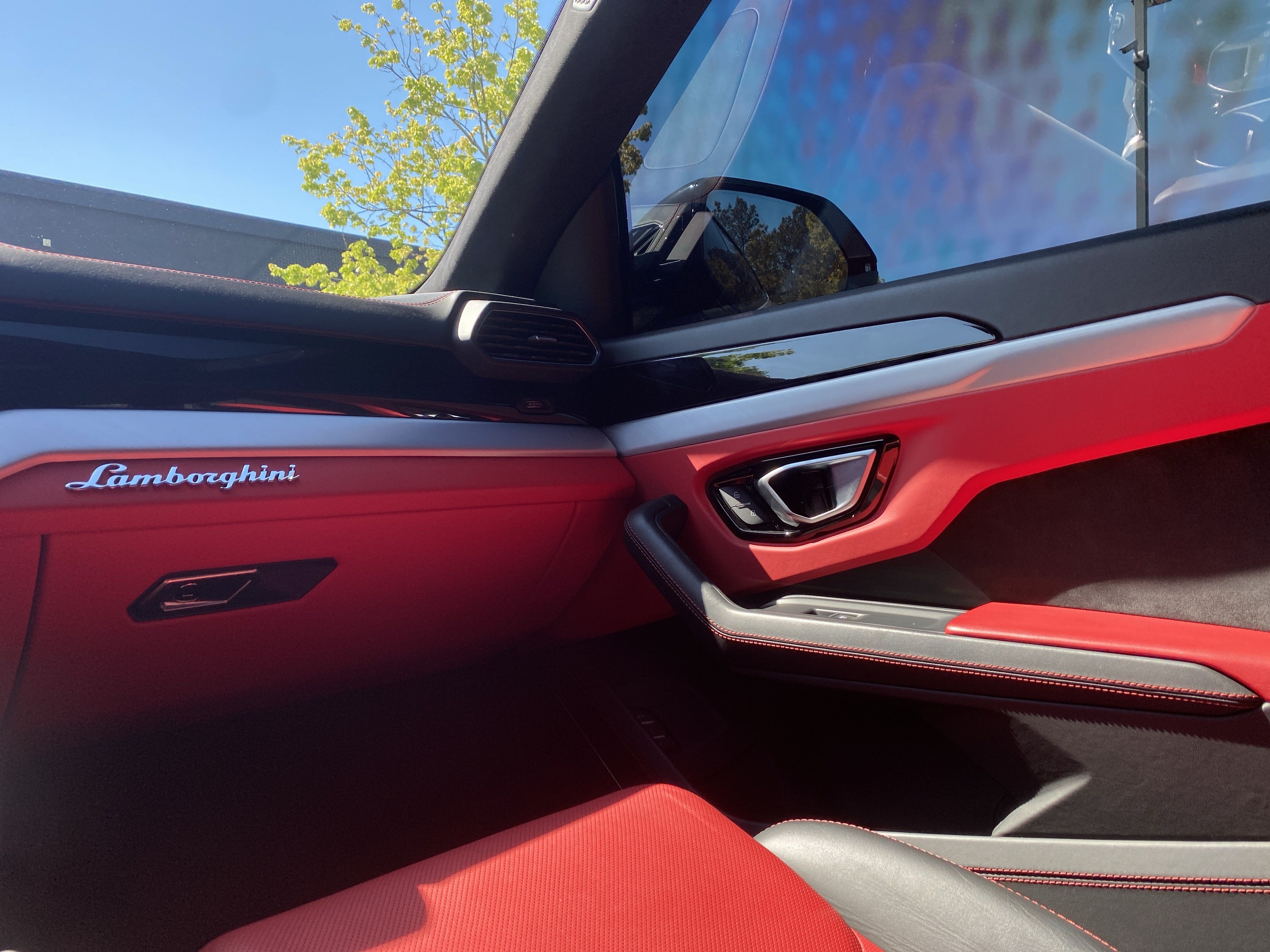Used 2022 Lamborghini Urus AWD/4WD image 47