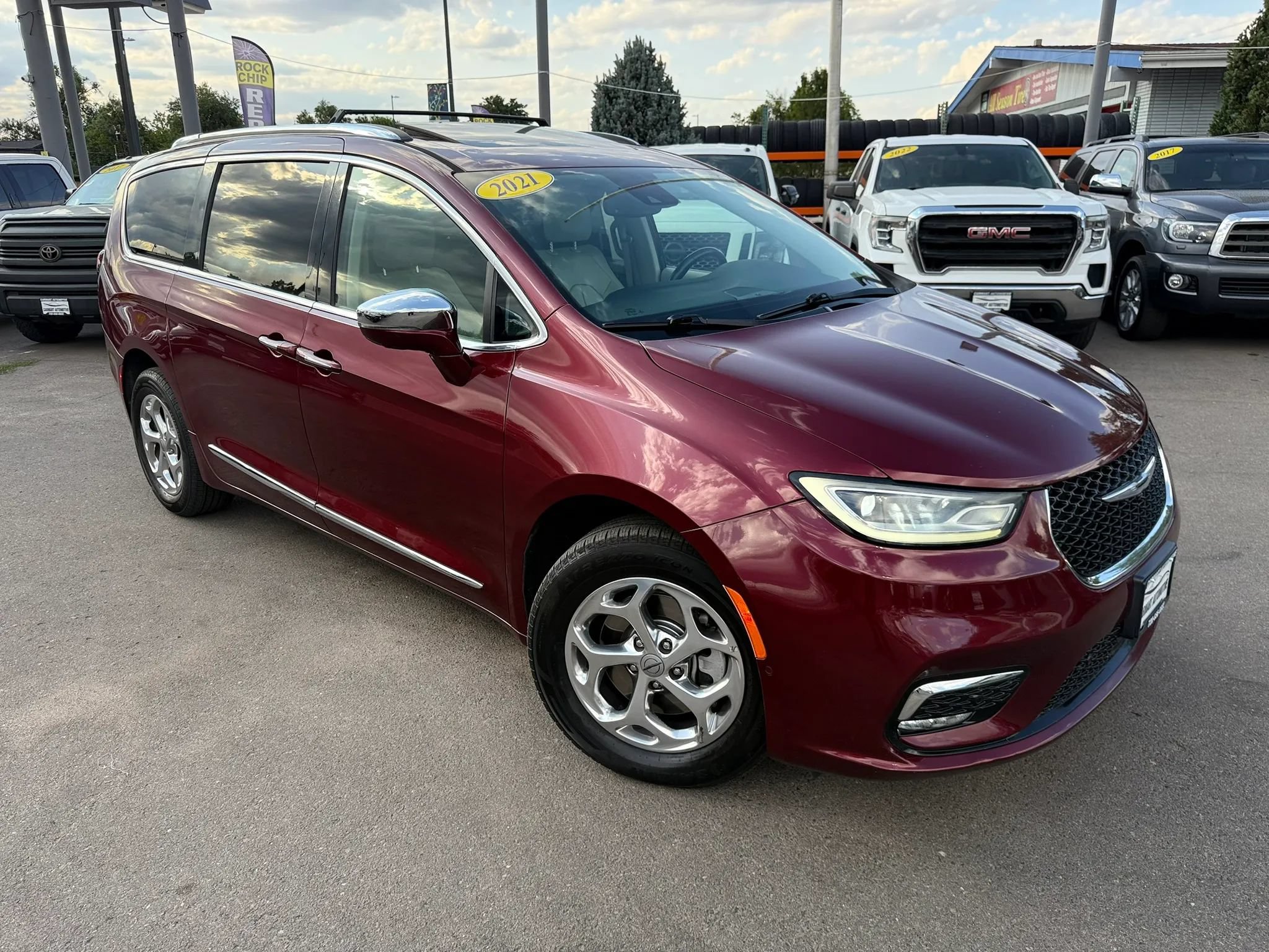 Used 2021 Chrysler Pacifica Limited w/ Premium & Safety Sphere Group AWD/4WD image 3