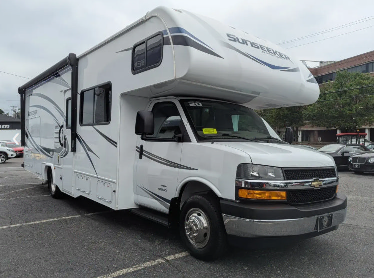 Used 2019 Chevrolet Express 4500 w/ RV Package RWD image 4