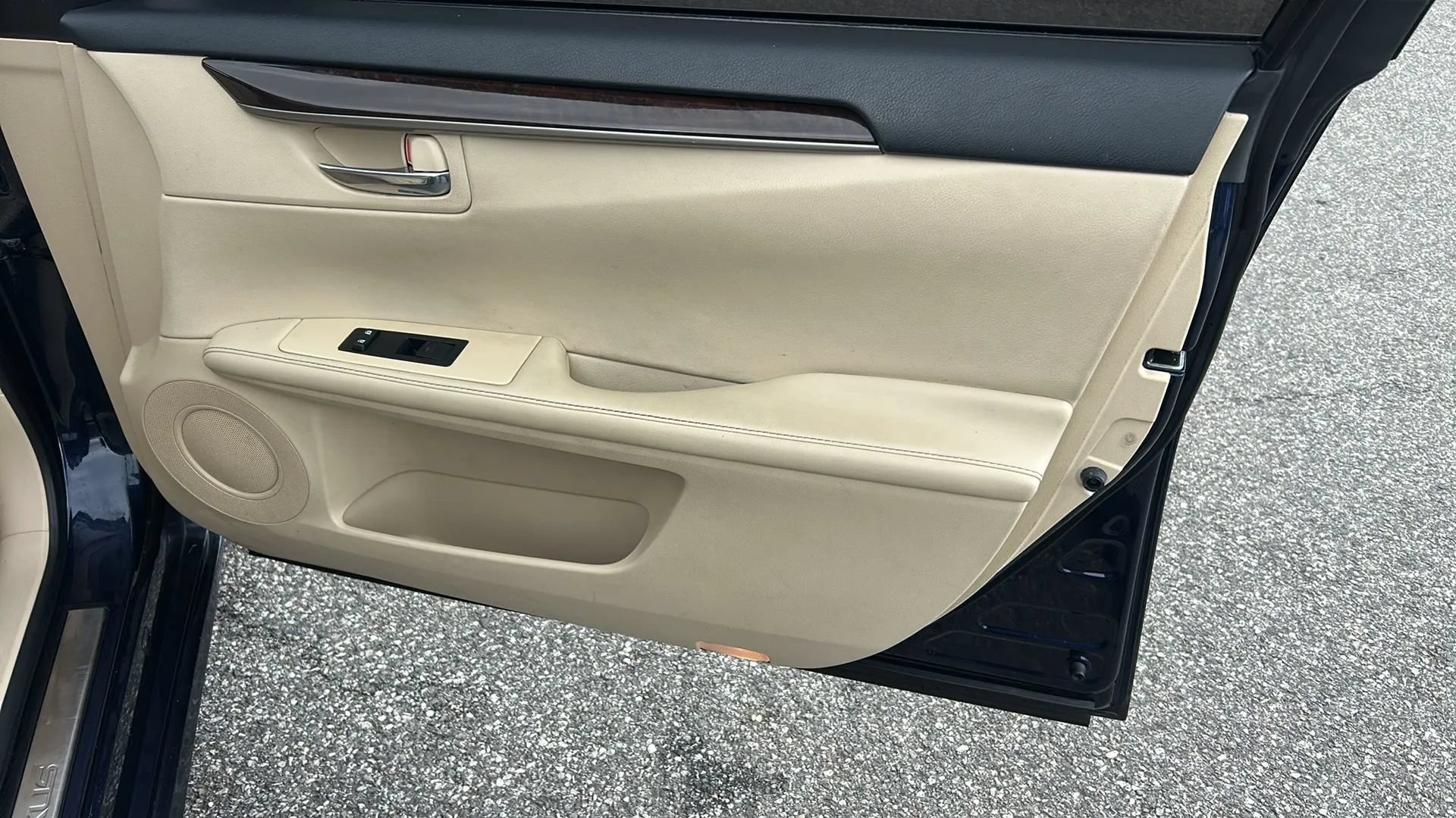Used 2014 Lexus ES 350 w/ Premium Package FWD image 17