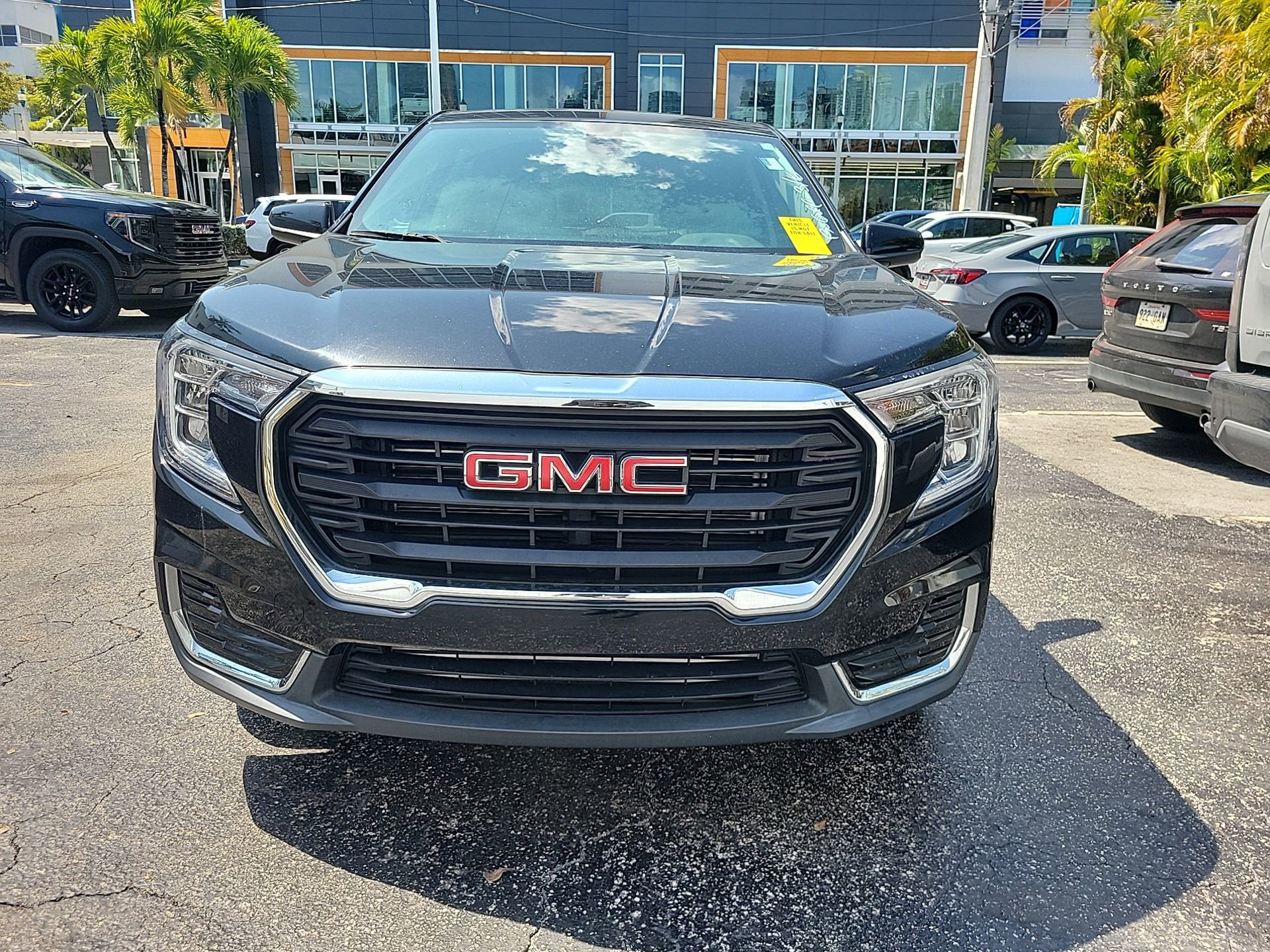 Used 2022 GMC Terrain SLE image 4