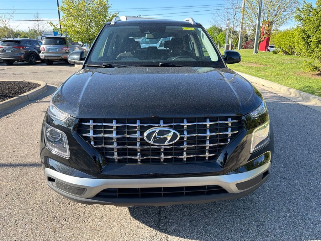 Used 2022 Hyundai Venue SEL FWD image 8