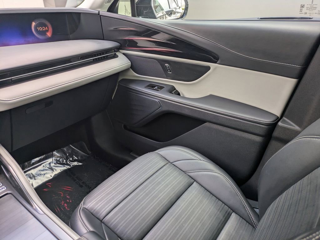 Used 2024 Lincoln Nautilus Reserve image 19