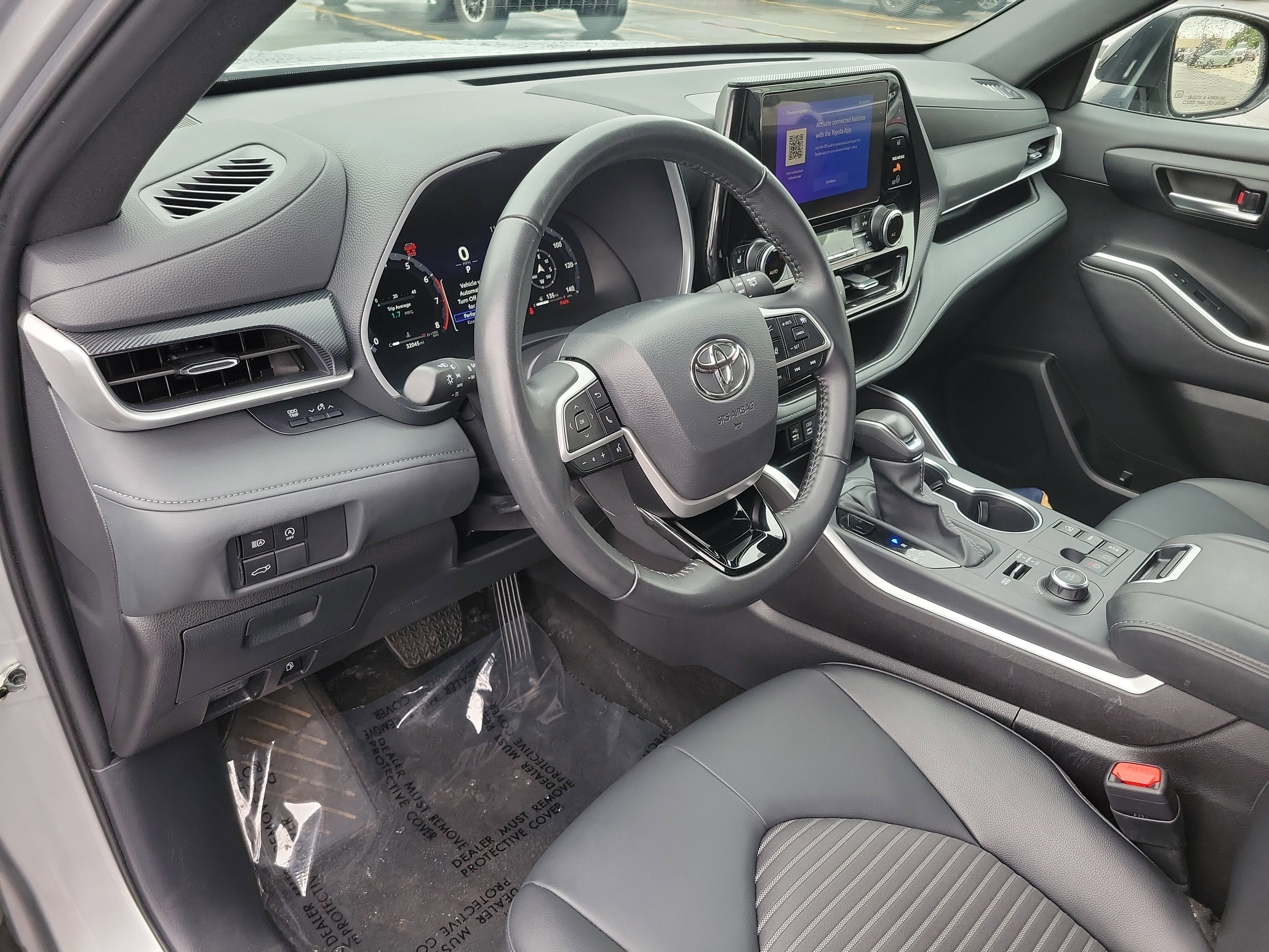 Used 2025 Toyota Highlander XSE AWD/4WD image 25