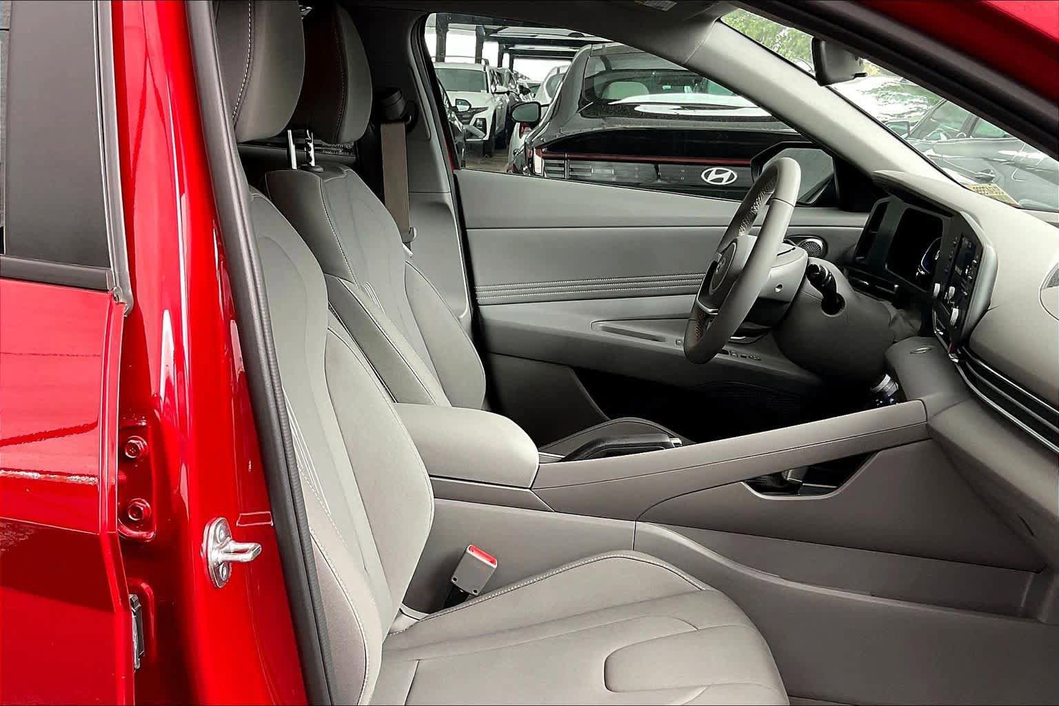 Certified 2025 Hyundai Elantra Sport image 9