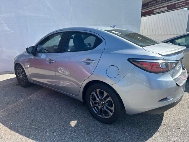 Used 2019 Toyota Yaris LE FWD image 5