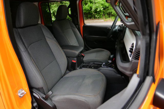 Used 2025 Jeep Wrangler Unlimited Sahara AWD/4WD image 31