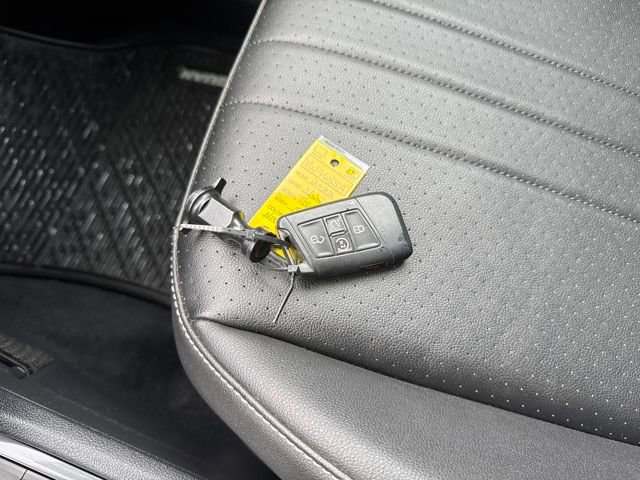 Certified 2022 Volkswagen Tiguan SE w/ Panoramic Sunroof Package image 39