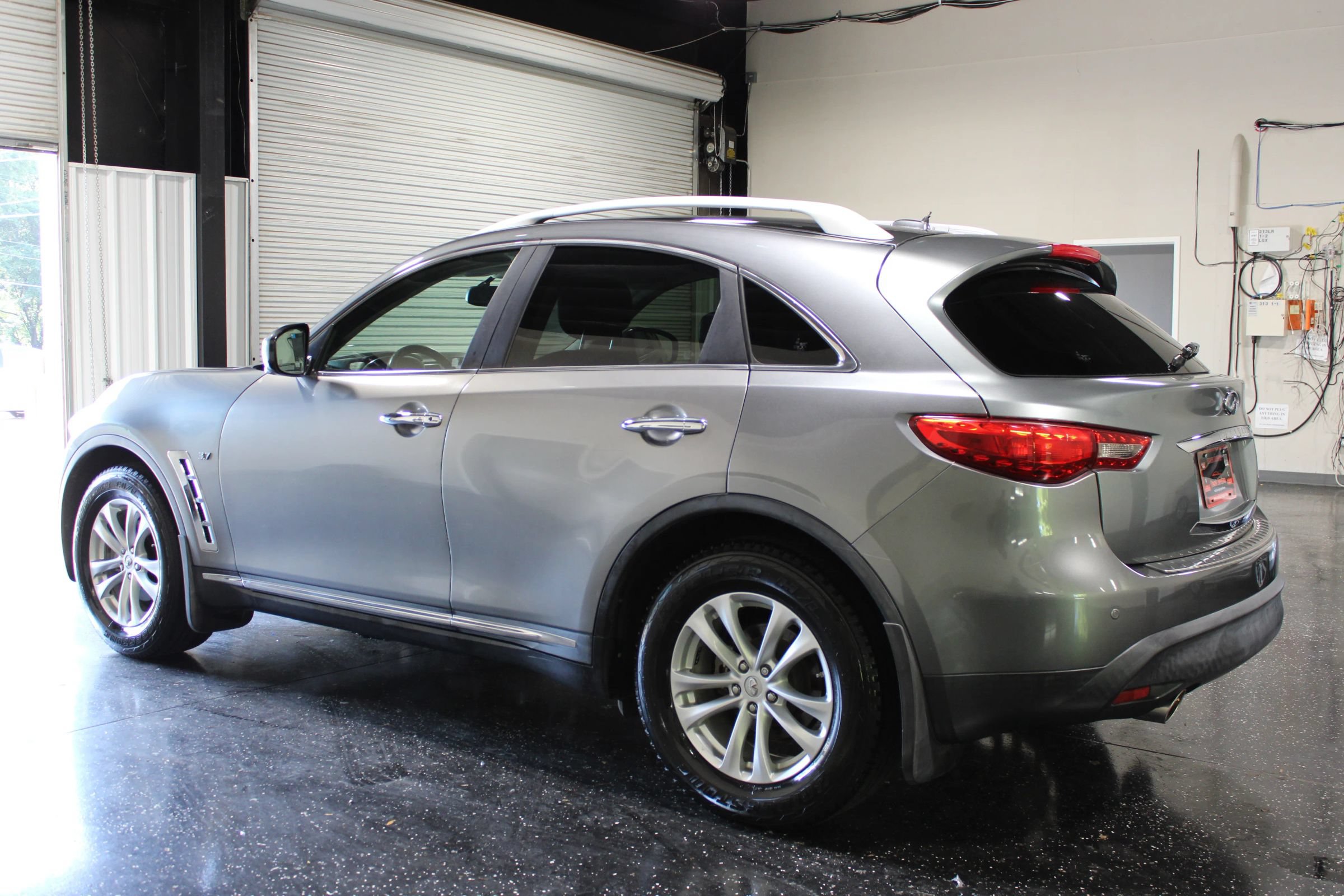Used 2014 INFINITI QX70 2WD w/ Premium Package image 5