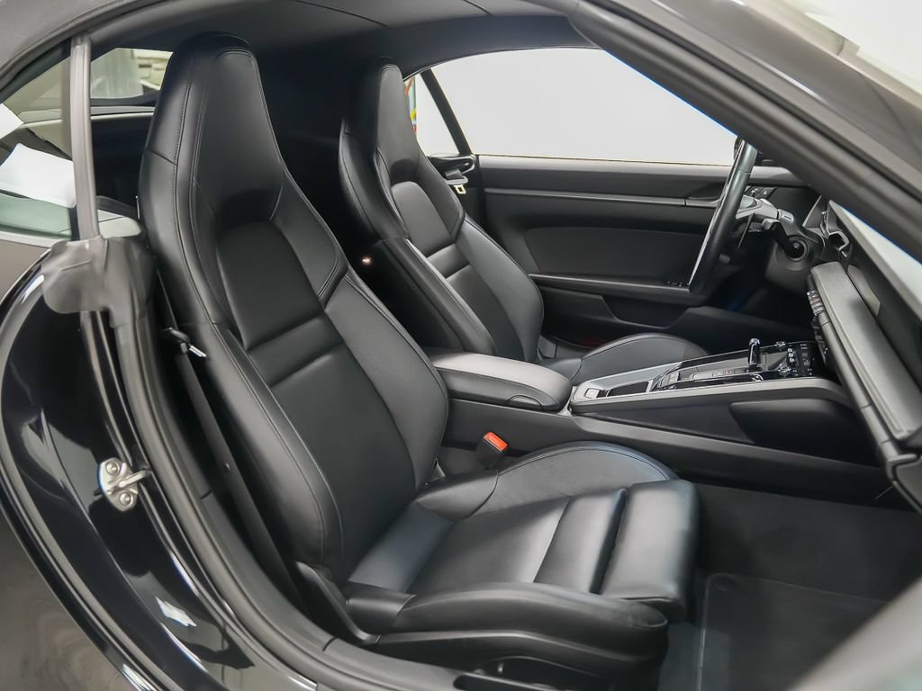 Used 2025 Porsche 911 Carrera RWD image 18