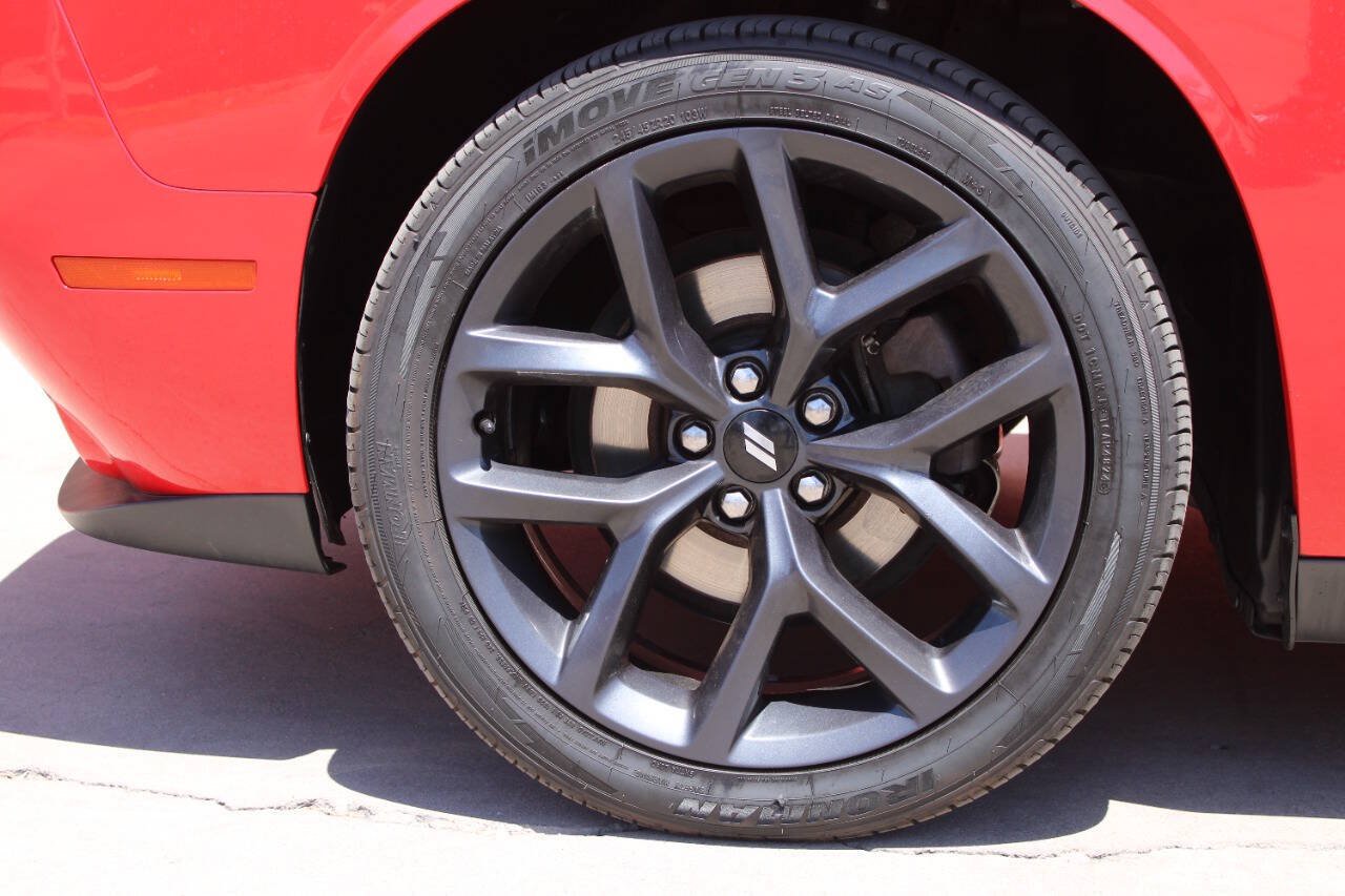 Used 2019 Dodge Challenger SXT w/ Blacktop Package RWD image 23