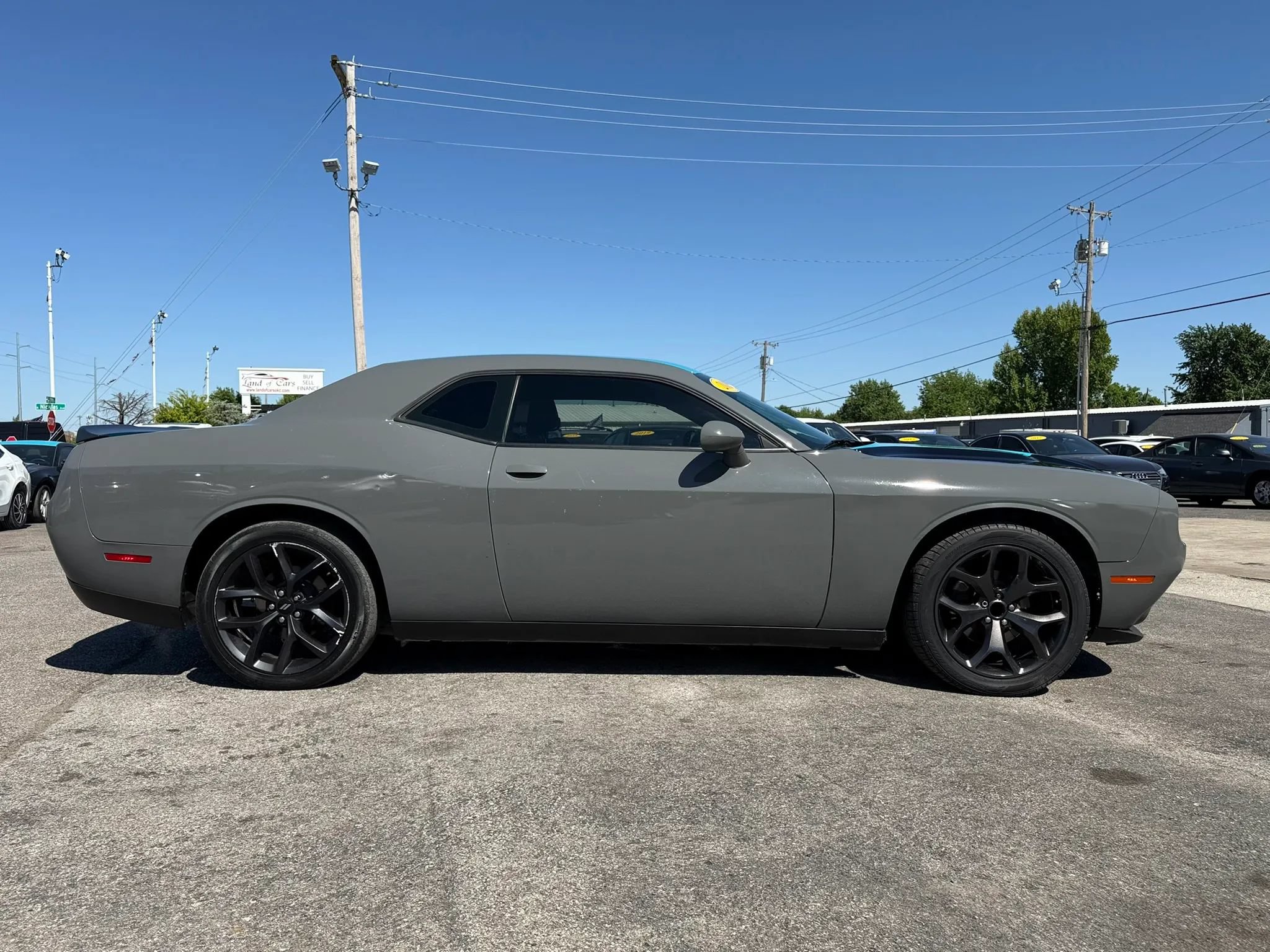 Used 2019 Dodge Challenger SXT w/ Blacktop Package RWD image 2
