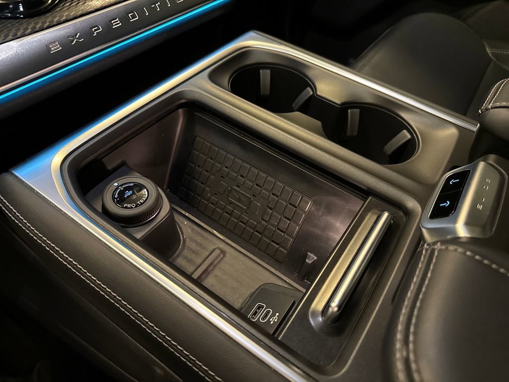 Used 2025 Ford Expedition Max Platinum w/ Stealth Performance Package image 15