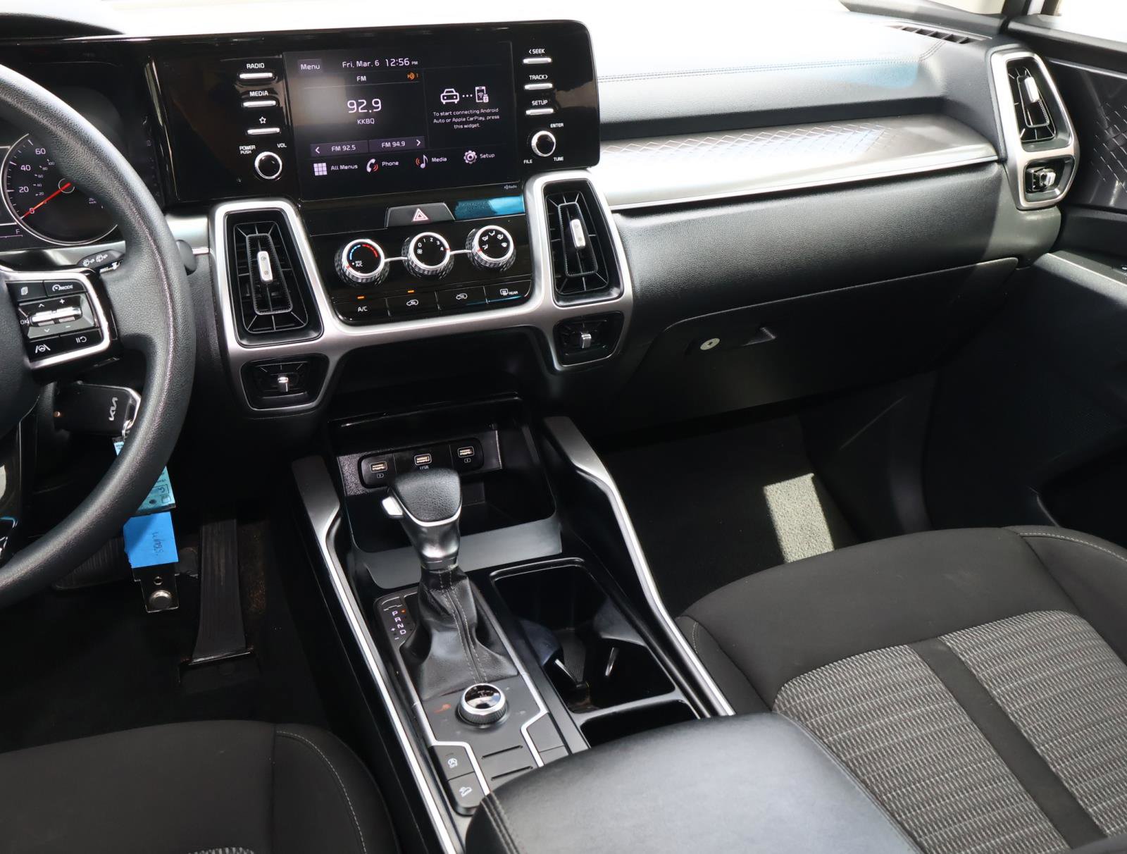 Used 2022 Kia Sorento LX image 11