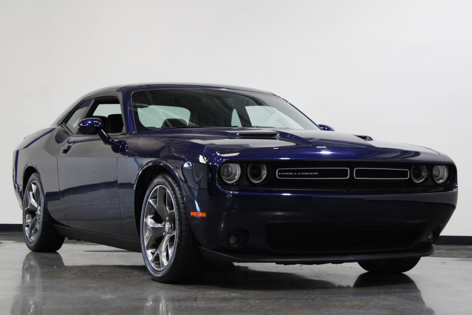 Used 2016 Dodge Challenger SXT Plus image 5