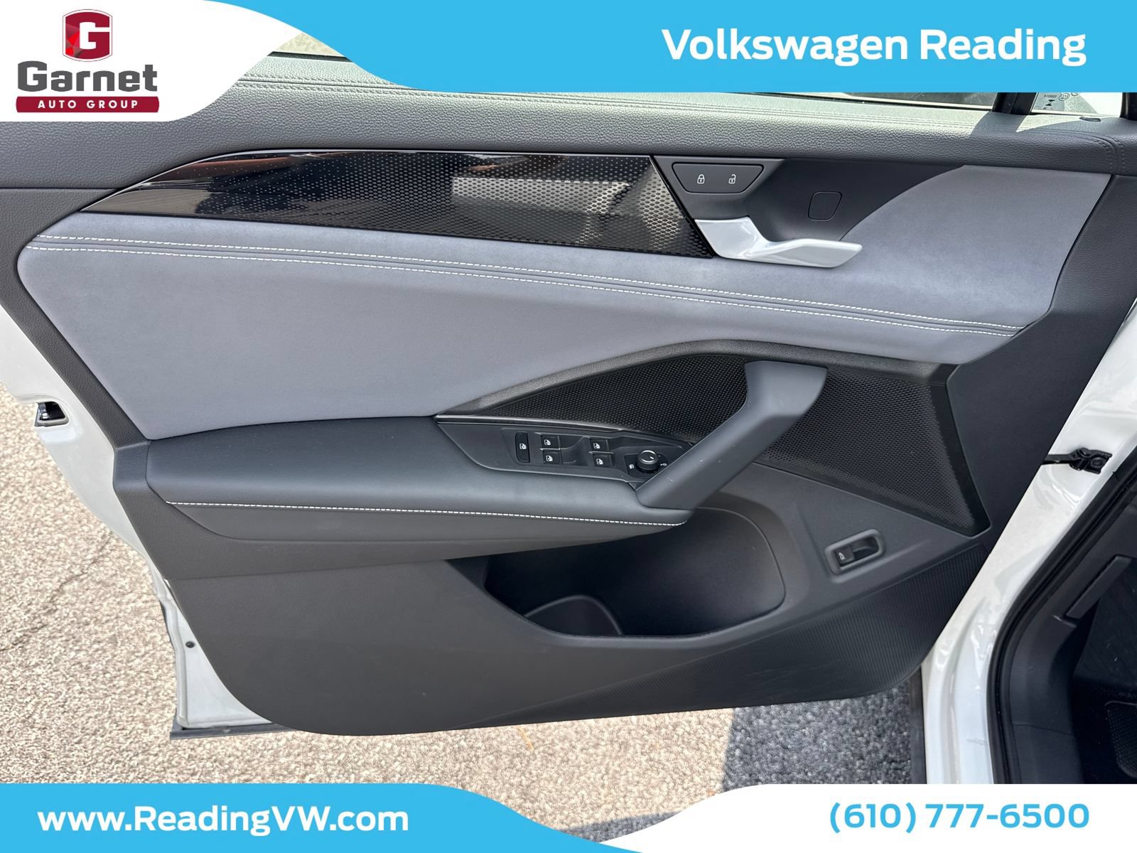 Used 2025 Volkswagen Tiguan SE w/ Panoramic Sunroof Package AWD/4WD image 11