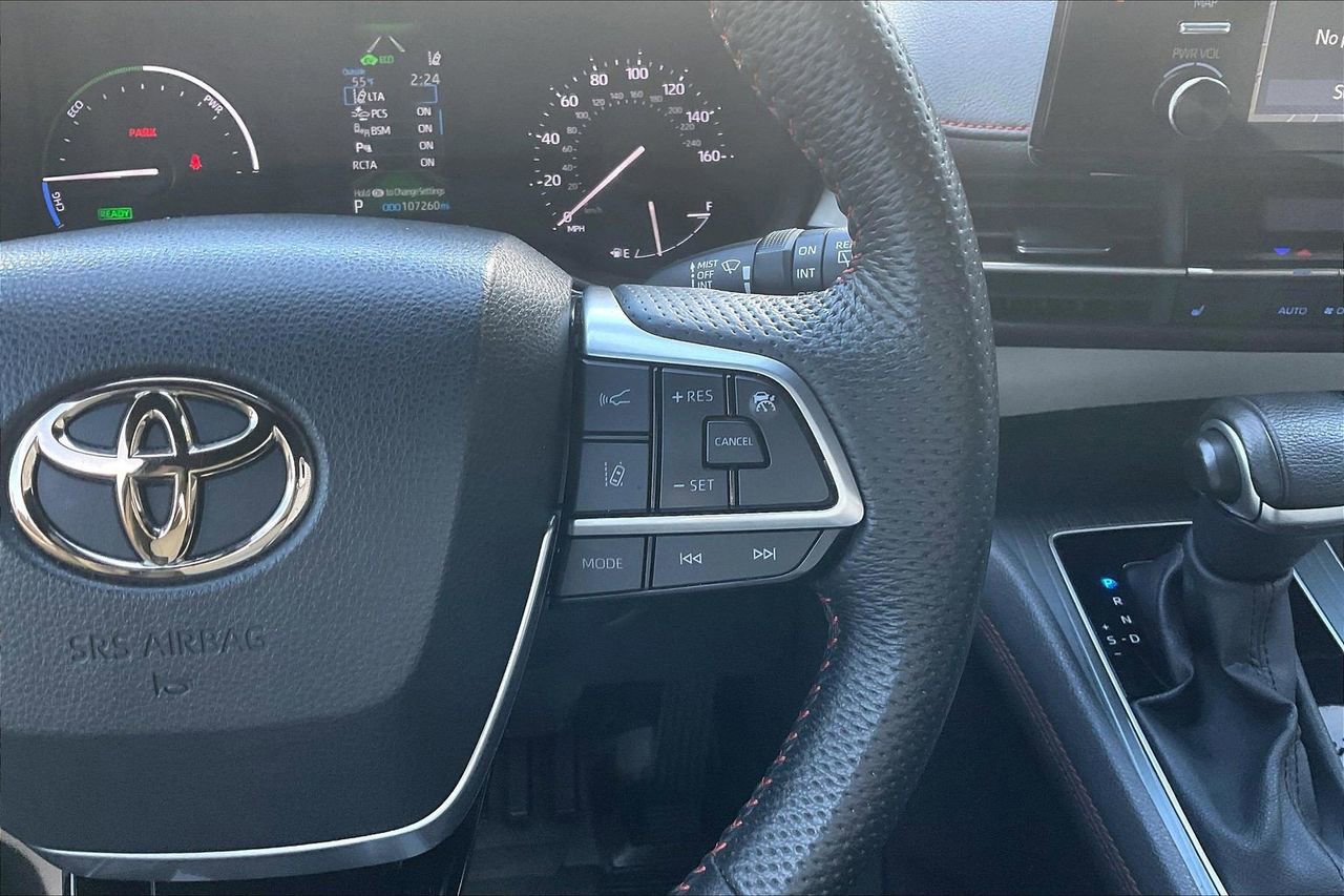 Used 2023 Toyota Sienna XSE image 32