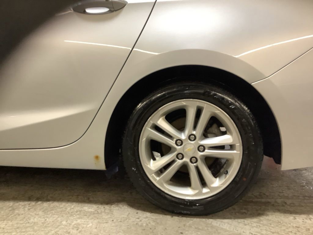 Used 2017 Chevrolet Cruze LT w/ Sun And Sound Package image 11