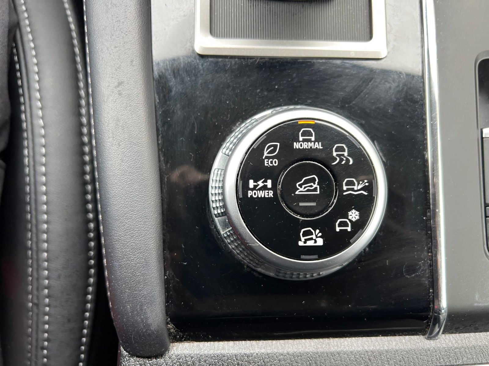 Used 2023 Mitsubishi Outlander SE AWD/4WD image 26
