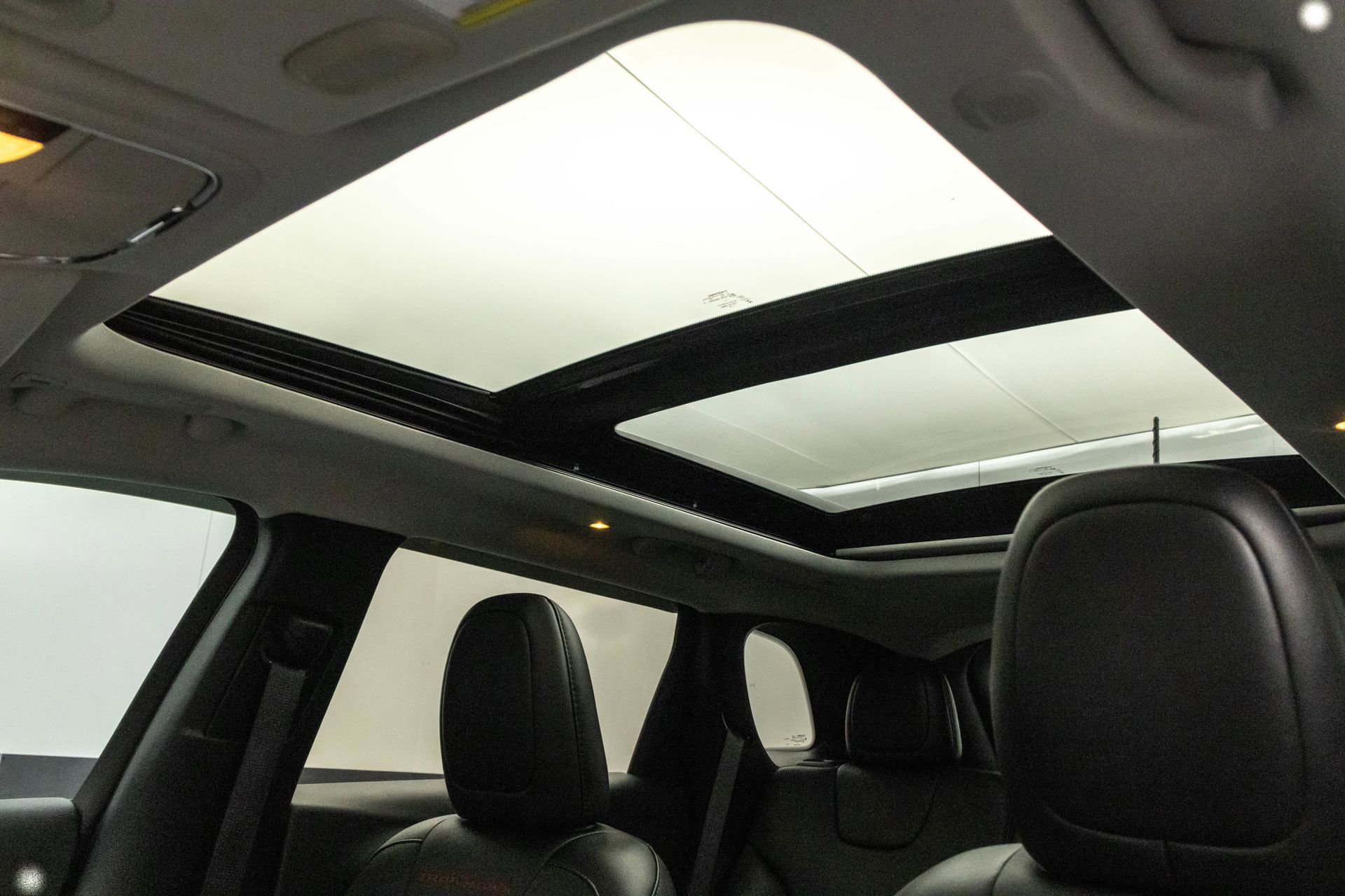 Used 2019 Jeep Cherokee Trailhawk image 29