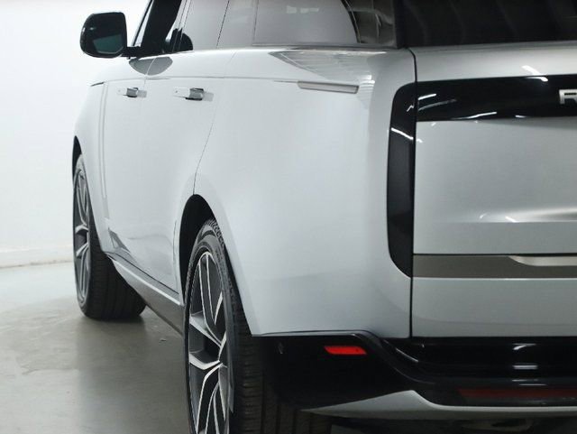Used 2023 Land Rover Range Rover SE image 6