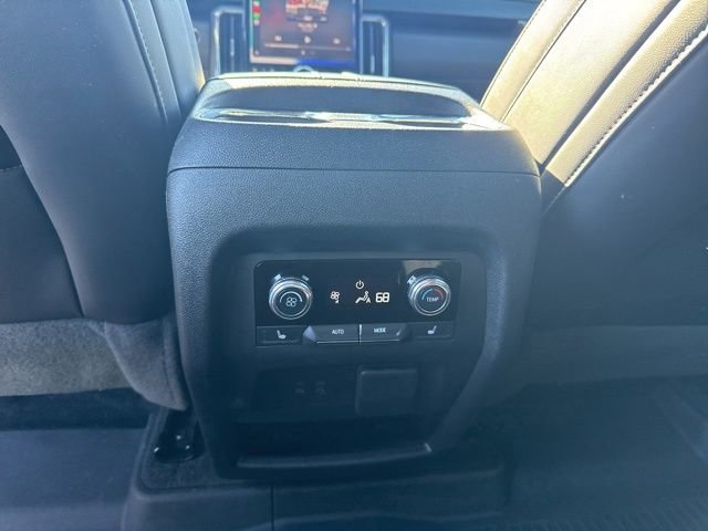 Used 2024 GMC Acadia Elevation w/ Luxury Package image 18