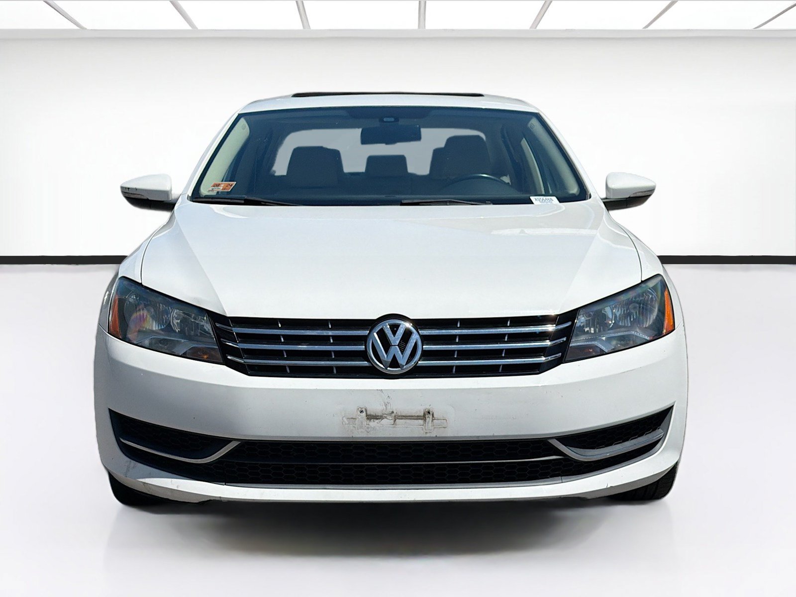 Used 2012 Volkswagen Passat TDI SE FWD image 2