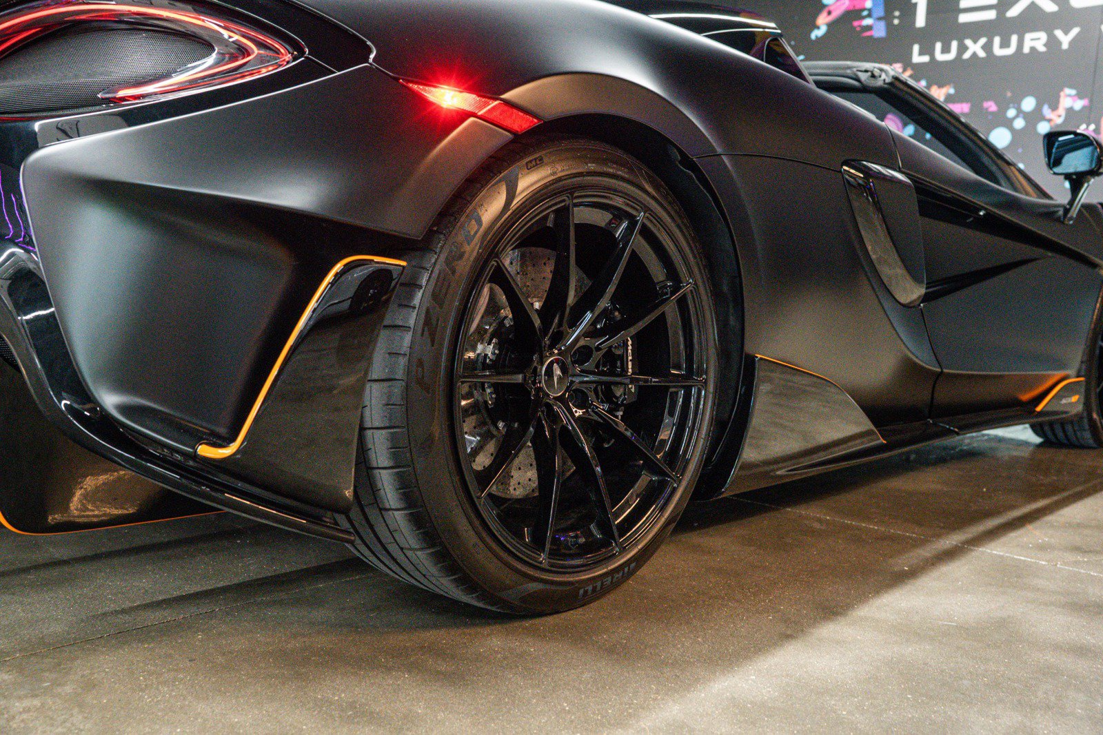 Used 2020 McLaren 600LT Spider RWD image 18
