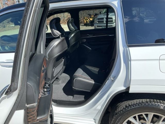 Used 2024 Jeep Grand Cherokee Summit w/ Adv Protech Group IV AWD/4WD image 40