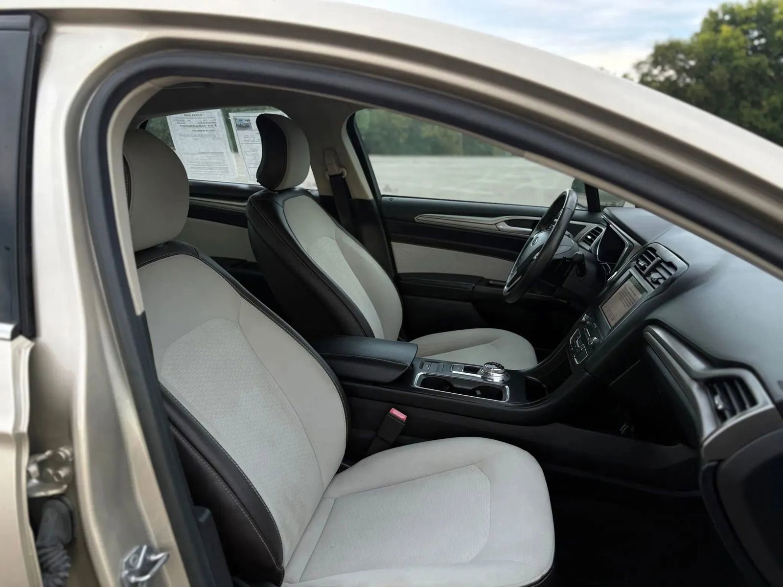 Used 2019 Ford Fusion SE w/ Equipment Group 151A image 16