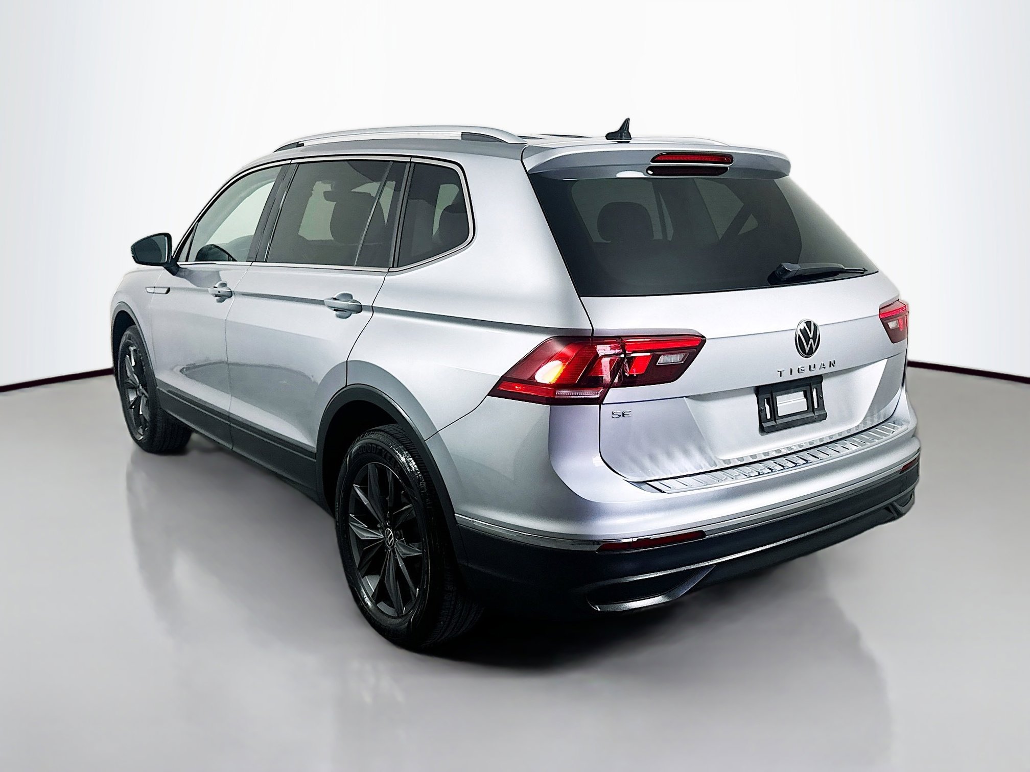 Used 2022 Volkswagen Tiguan SE image 6
