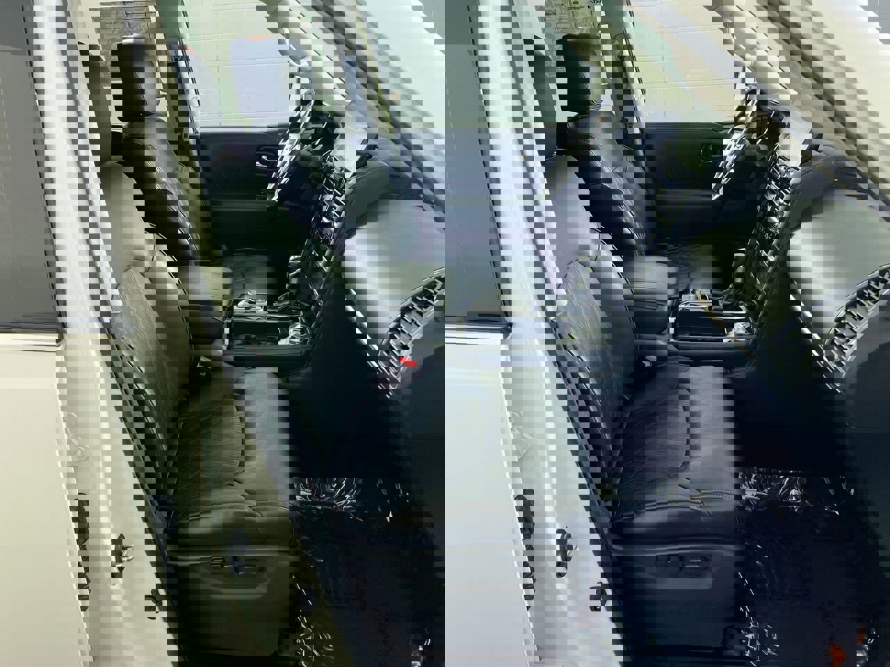 Used 2023 Nissan Armada Platinum w/ Captain's Chairs Package image 32