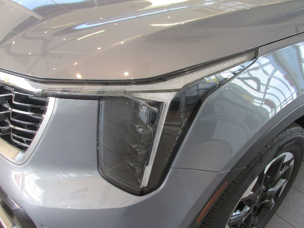 Used 2025 Kia Sorento S image 11