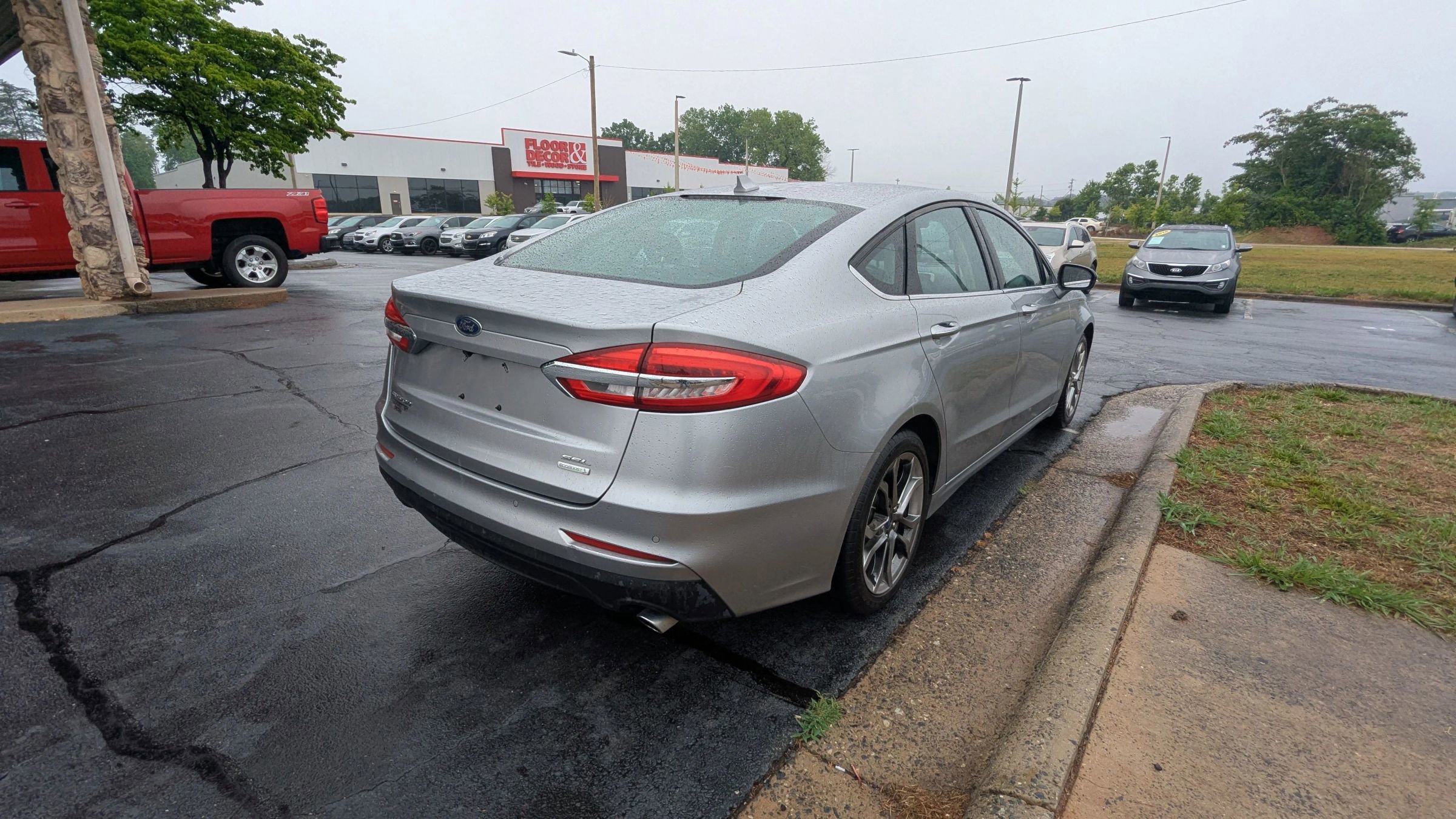 Used 2020 Ford Fusion SEL FWD image 7