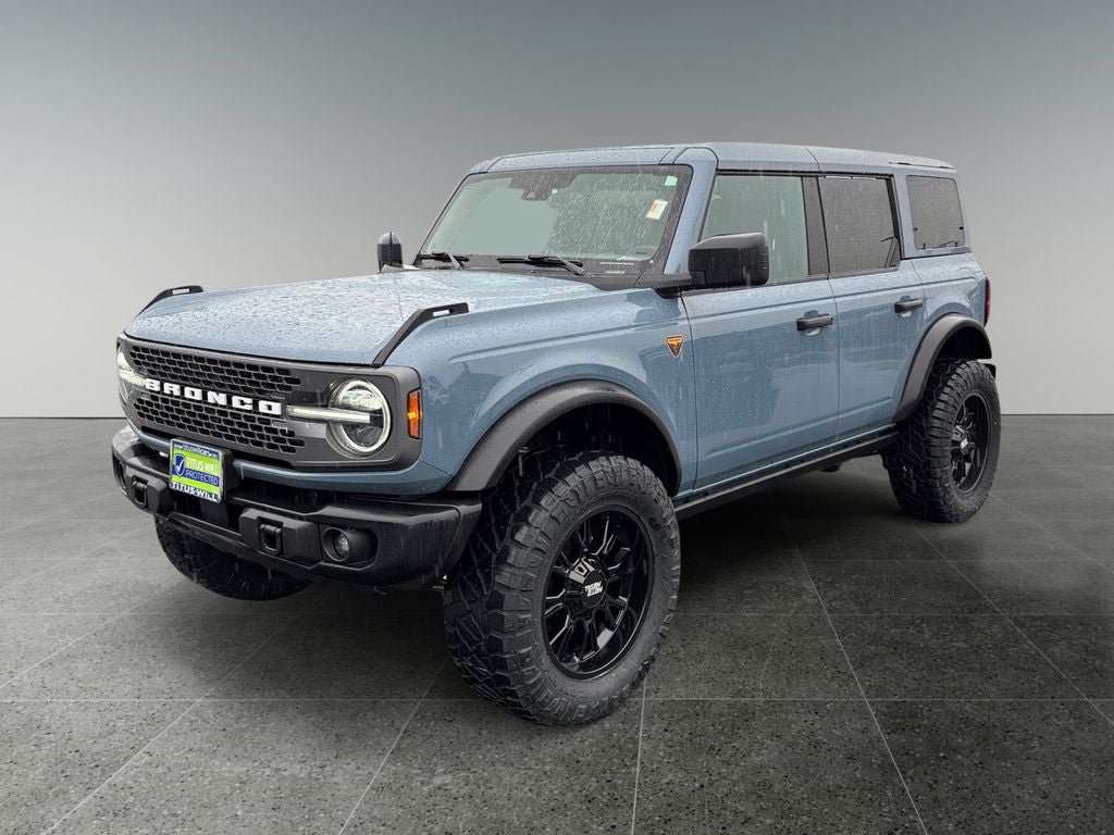 Used 2025 Ford Bronco Badlands AWD/4WD image 3