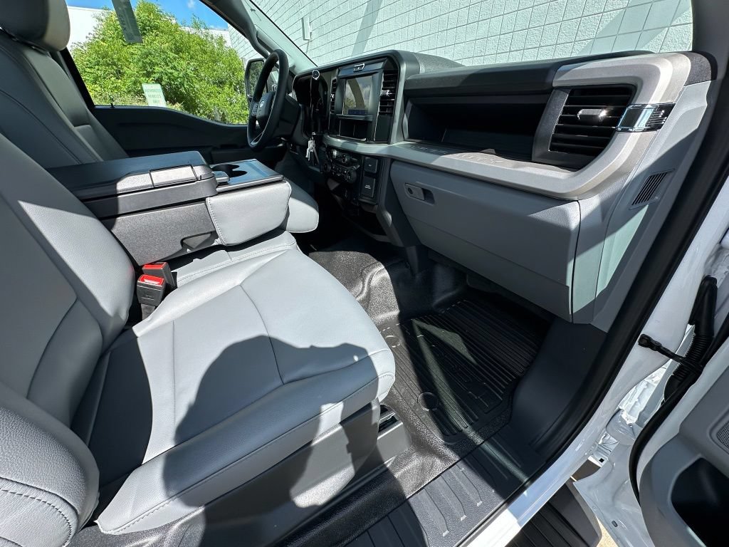 New 2026 Ford F550 4x4 Regular Cab Super Duty image 18