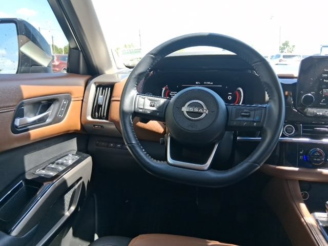 Used 2023 Nissan Pathfinder Platinum FWD image 9