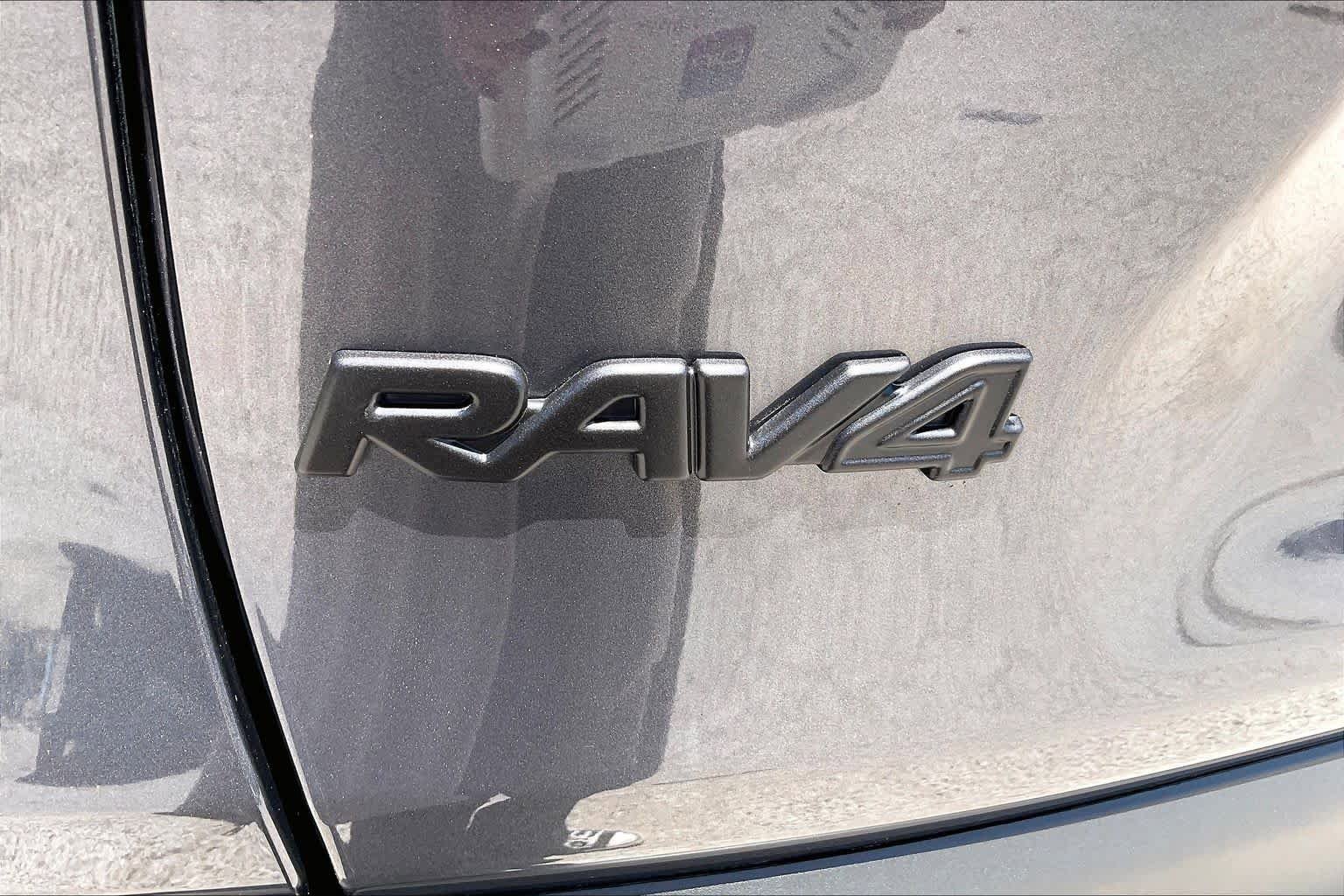 Used 2025 Toyota RAV4 XLE w/ Convenience Package FWD image 29