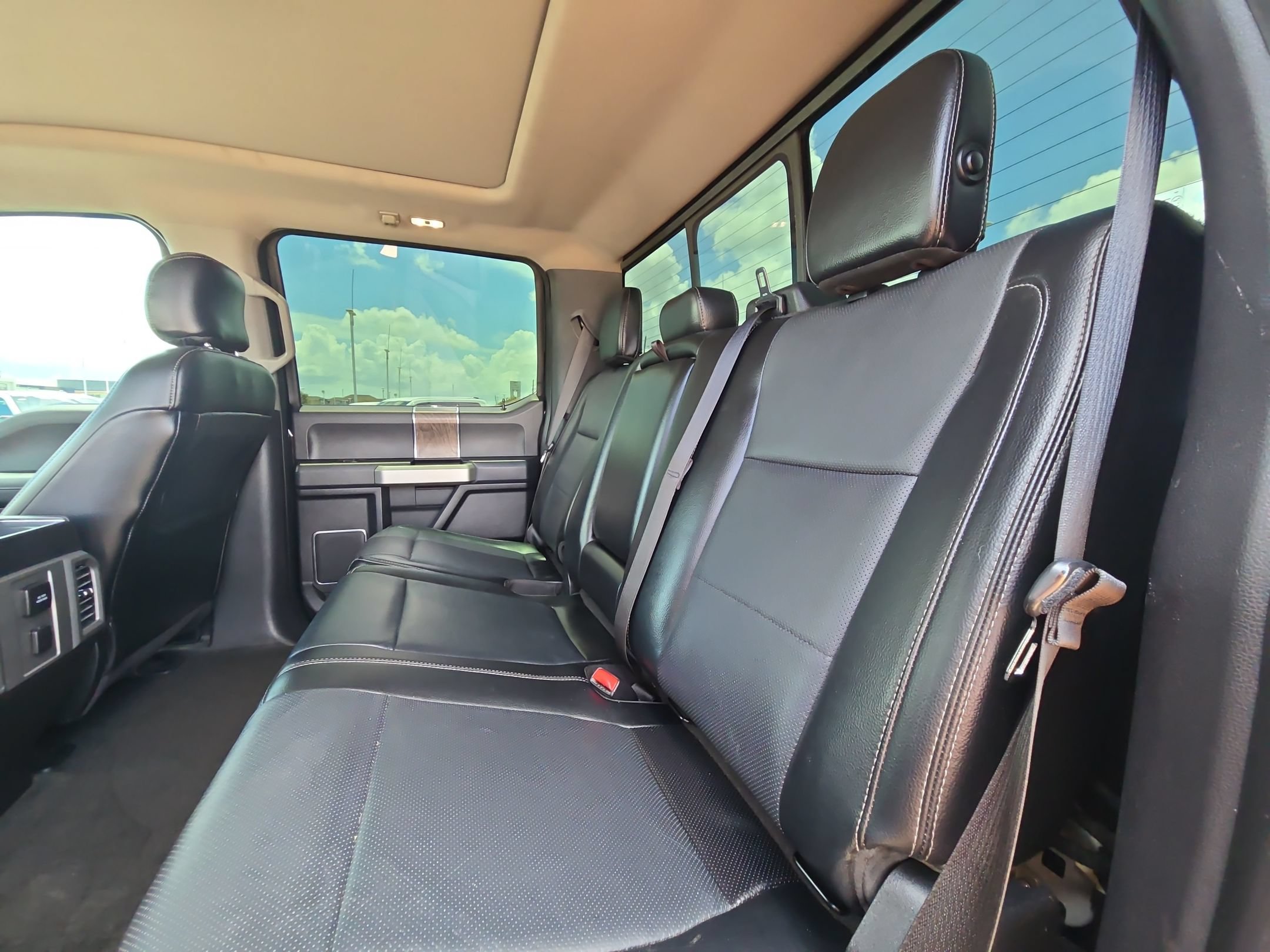 Used 2017 Ford F250 Lariat w/ Lariat Ultimate Package AWD/4WD image 27