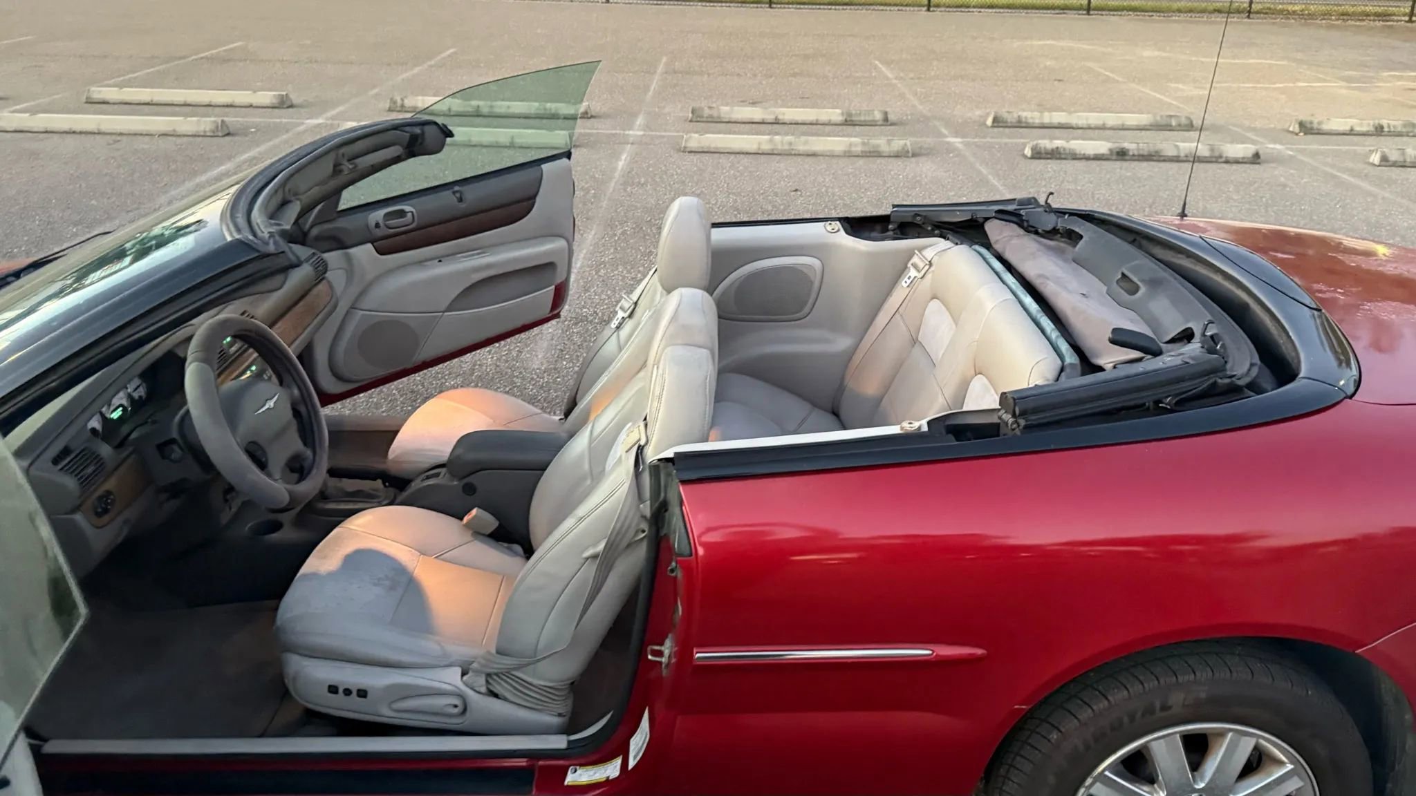 Used 2006 Chrysler Sebring Limited image 13